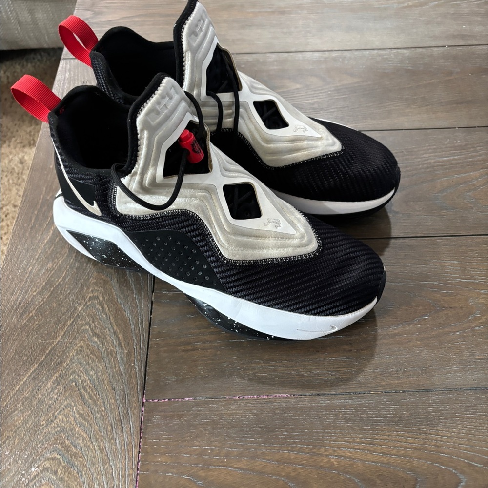 Nike LeBron Soldier 14 EP ‘Black White’ Basketball shoe